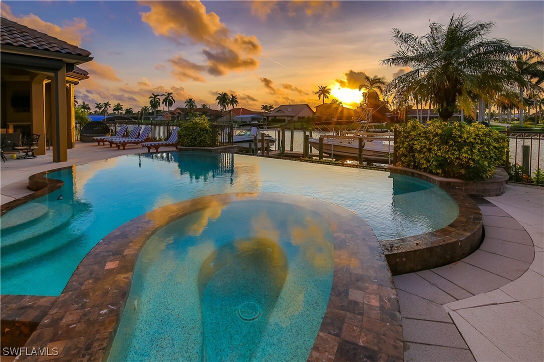 Property Photo:  4402 SE 20th Avenue  FL 33904 