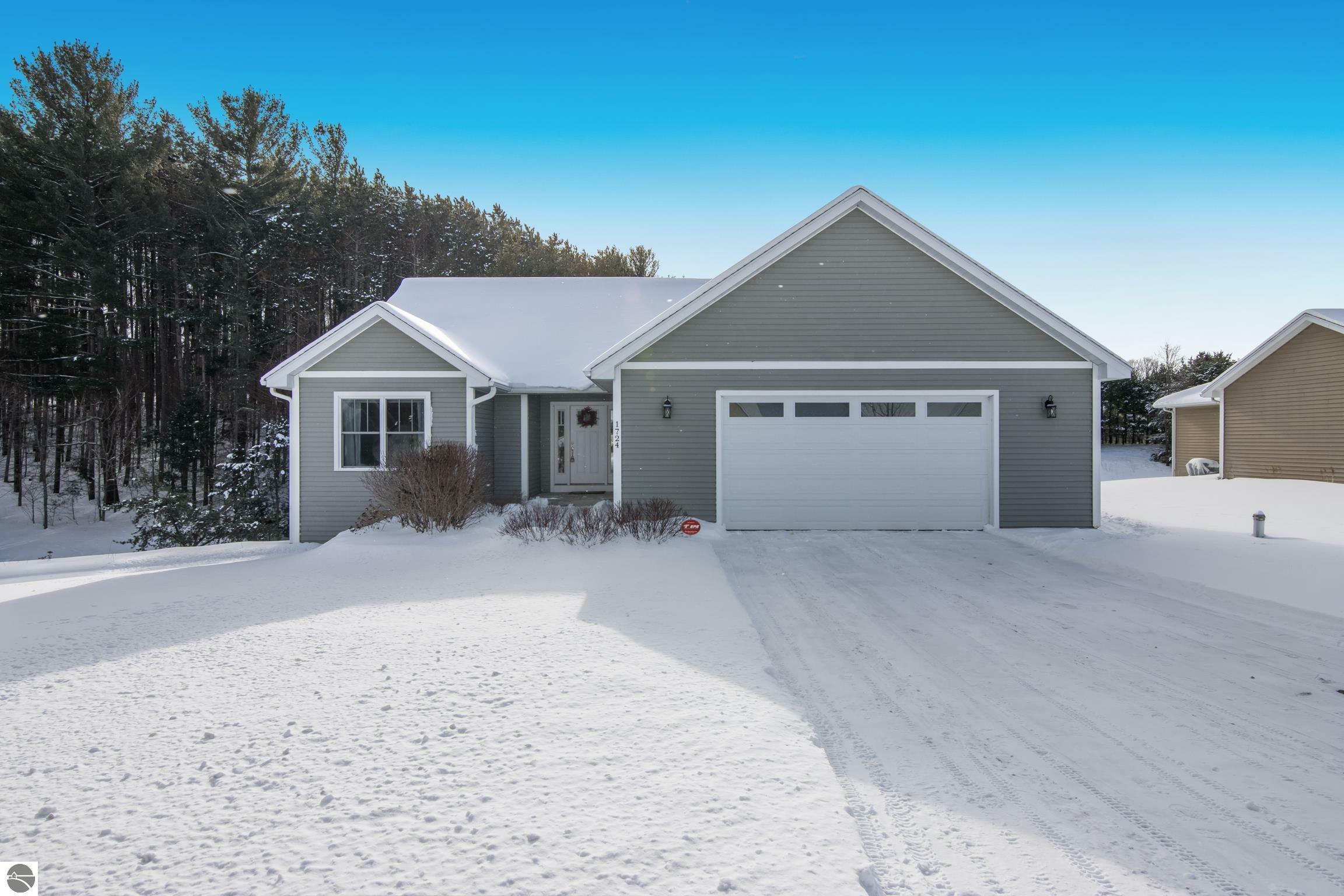 1724 Cardinal Lane  Traverse City MI 49696 photo