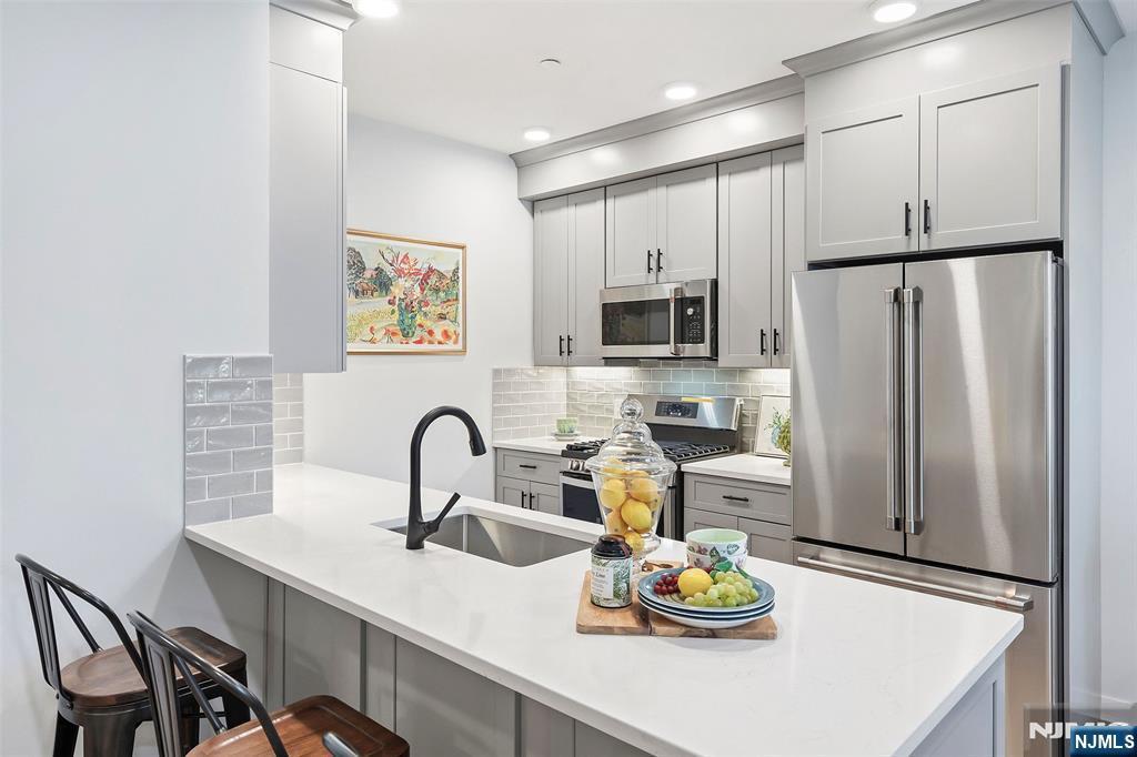 Property Photo: 660 Bloomfield Avenue 403 NJ 07003
