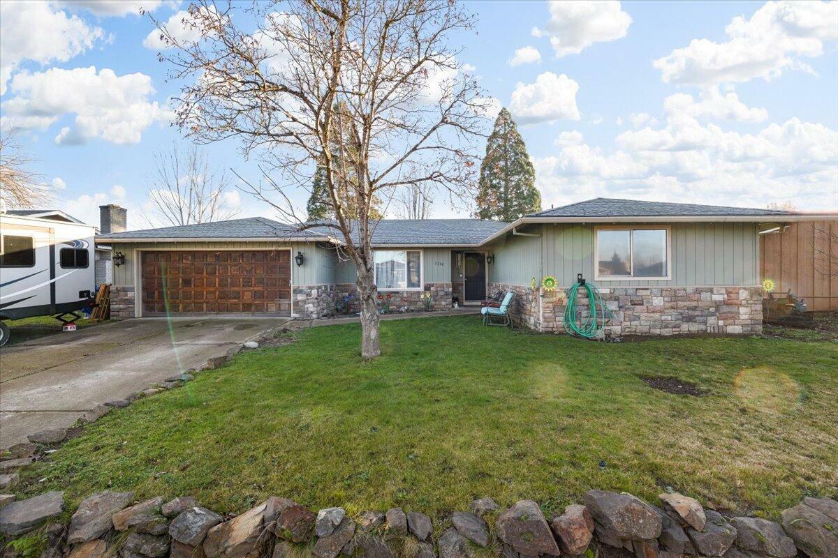 Property Photo:  2260 Smokethorn Way  OR 97504 