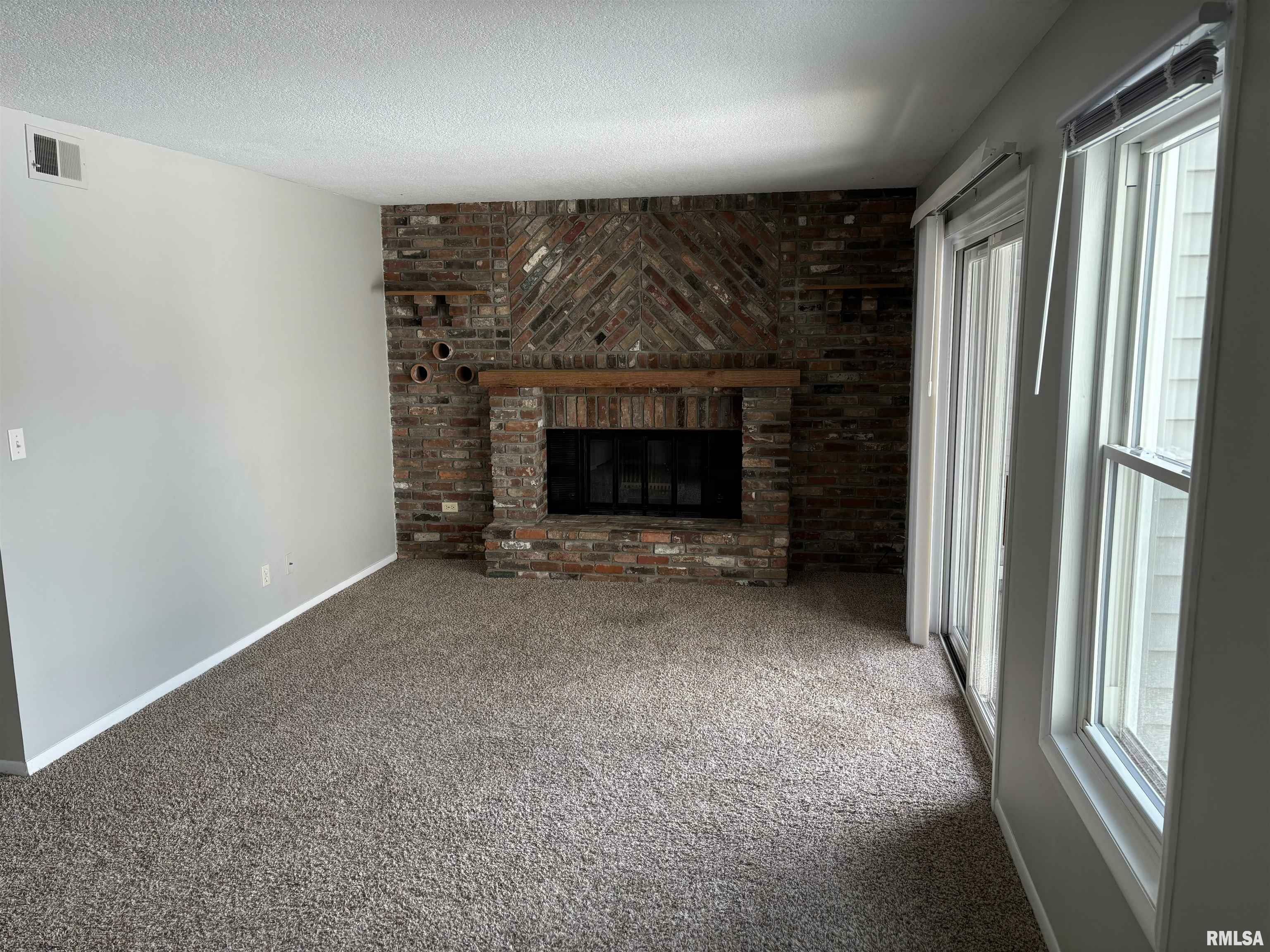 Property Photo:  2632 W Willowlake Drive 612  IL 61614 