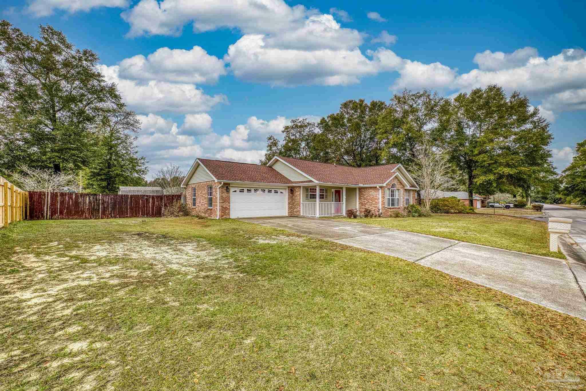 Property Photo:  4069 Ermine Ln  FL 32583 