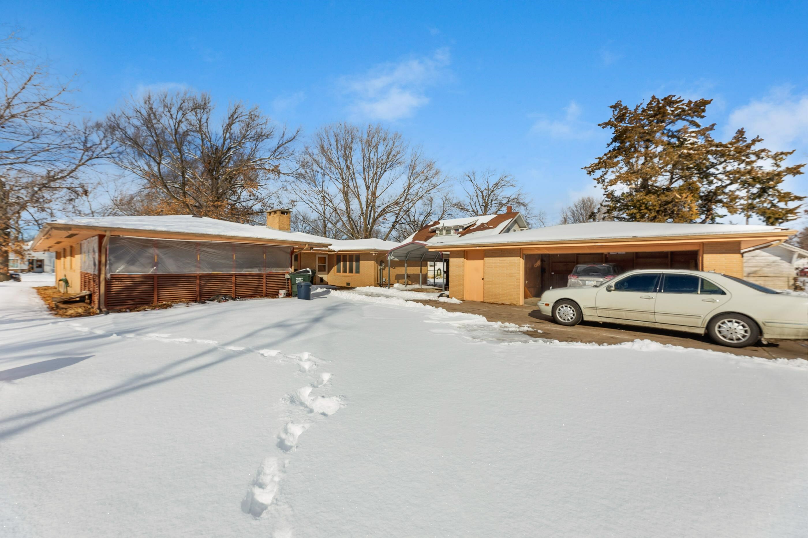 Property Photo:  412 Harvey  KS 67056 