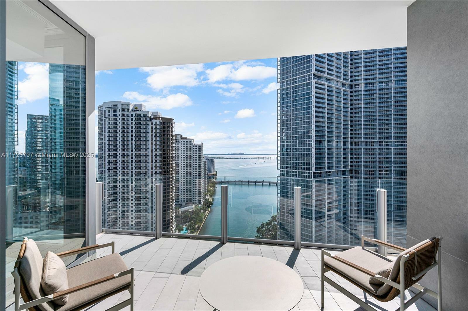 Property Photo:  300 S Biscayne Blvd 2505  FL 33131 