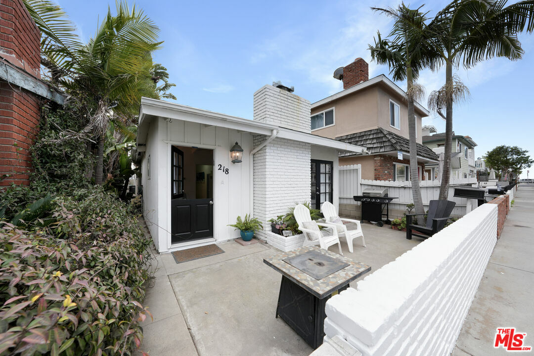 Property Photo:  218   34th St  CA 92663 