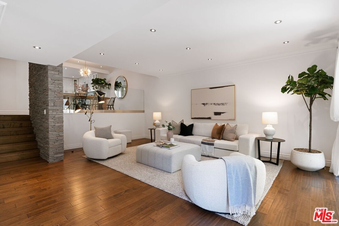Property Photo: 4739 La Villa Marina F CA 90292