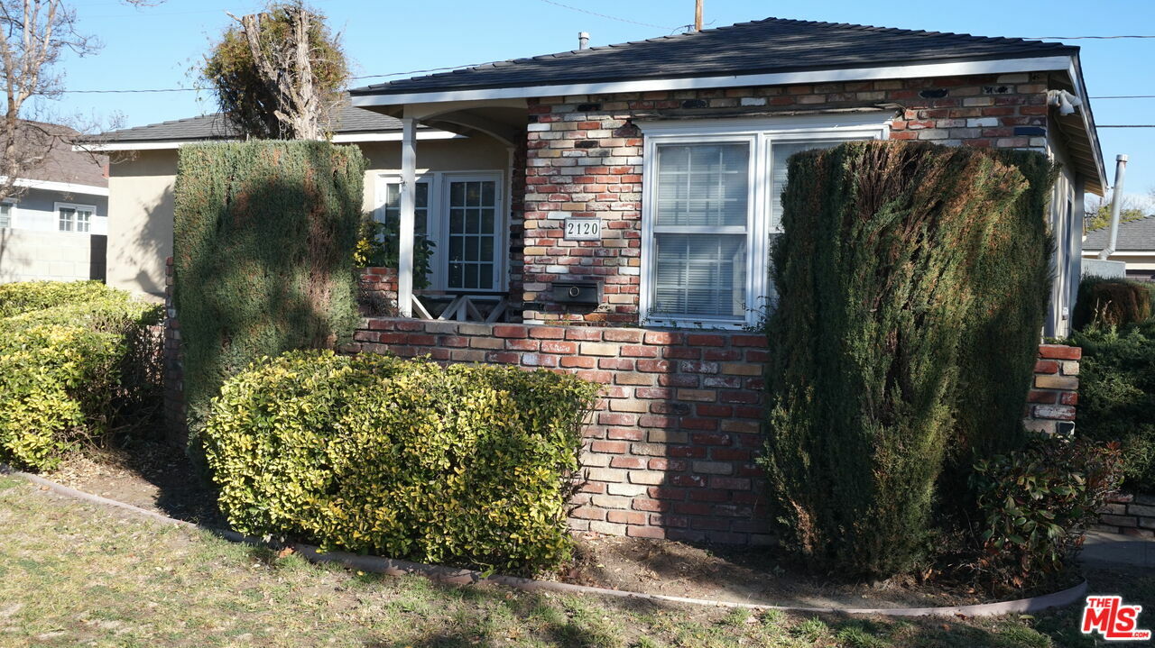 Property Photo:  2120  N Dymond St  CA 91505 