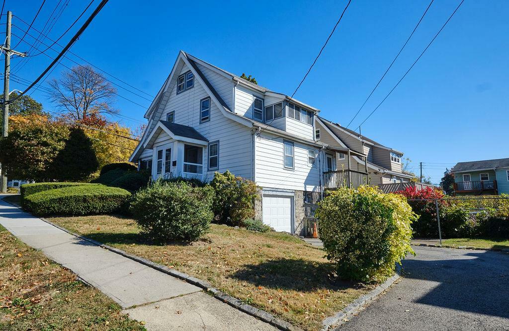 Property Photo:  176 5th Avenue  NY 10801 