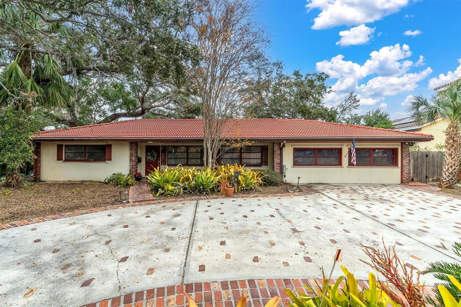 1545 Park Street N  St Petersburg FL 33710 photo