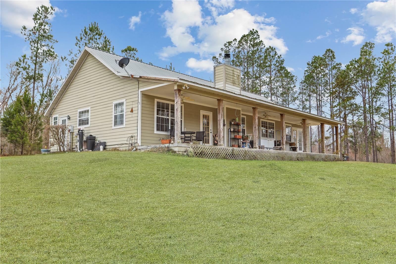 Property Photo: 941 SW Waffle Glen FL 32038