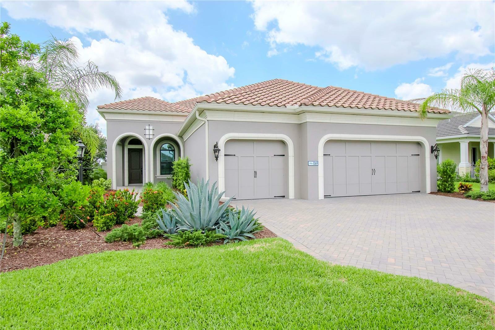 Property Photo: 1069 River Wind Circle FL 34212