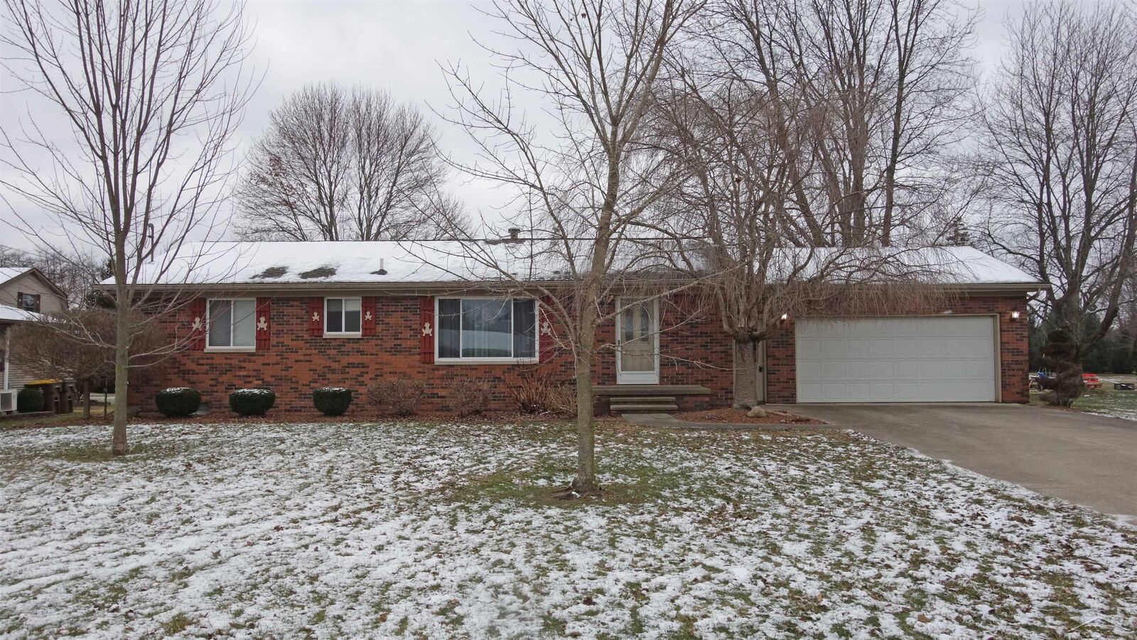 Property Photo:  810 Sunflower Drive  MI 48616 