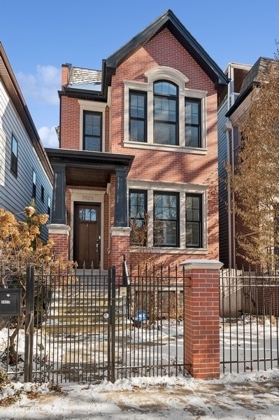 Property Photo: 3923 N Paulina Street IL 60613