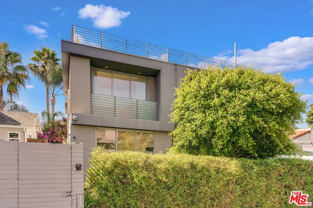 Property Photo: 807 Brooks Avenue CA 90291