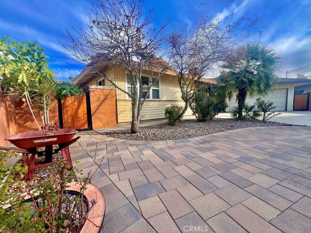 Property Photo:  5350 Decamp Court  CA 92504 