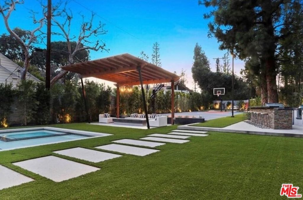 Property Photo: 5301 Amestoy Avenue CA 91316