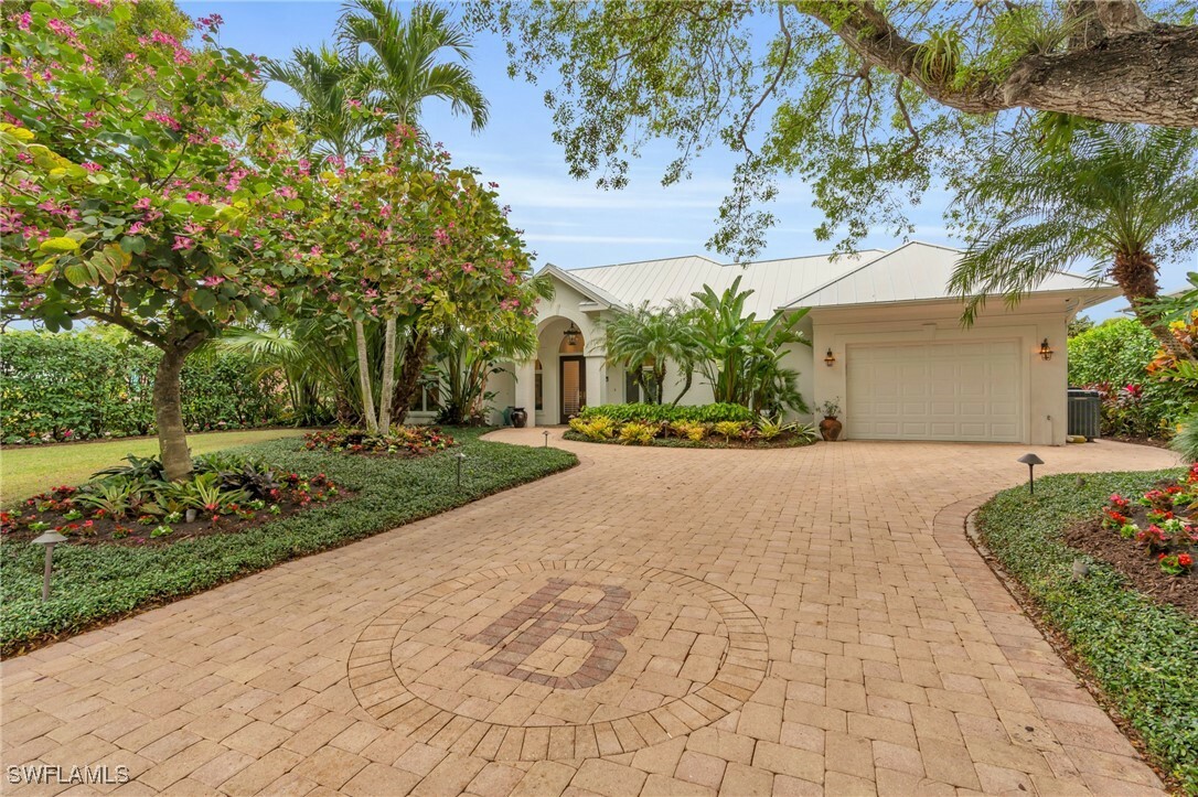 Property Photo:  441 2nd Avenue N  FL 34102 