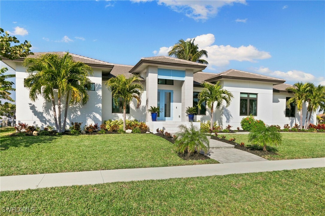 Property Photo: 100 Templewood Court FL 34145