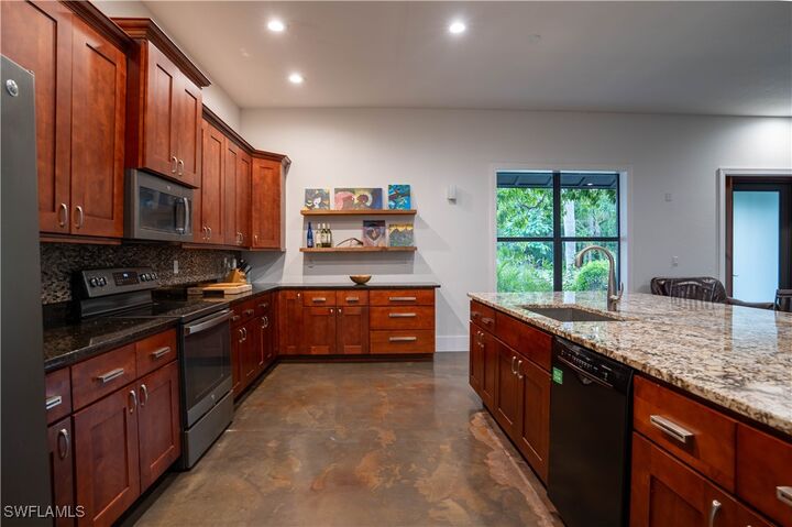 Property Photo:  1561 Lynwood Avenue  FL 33901