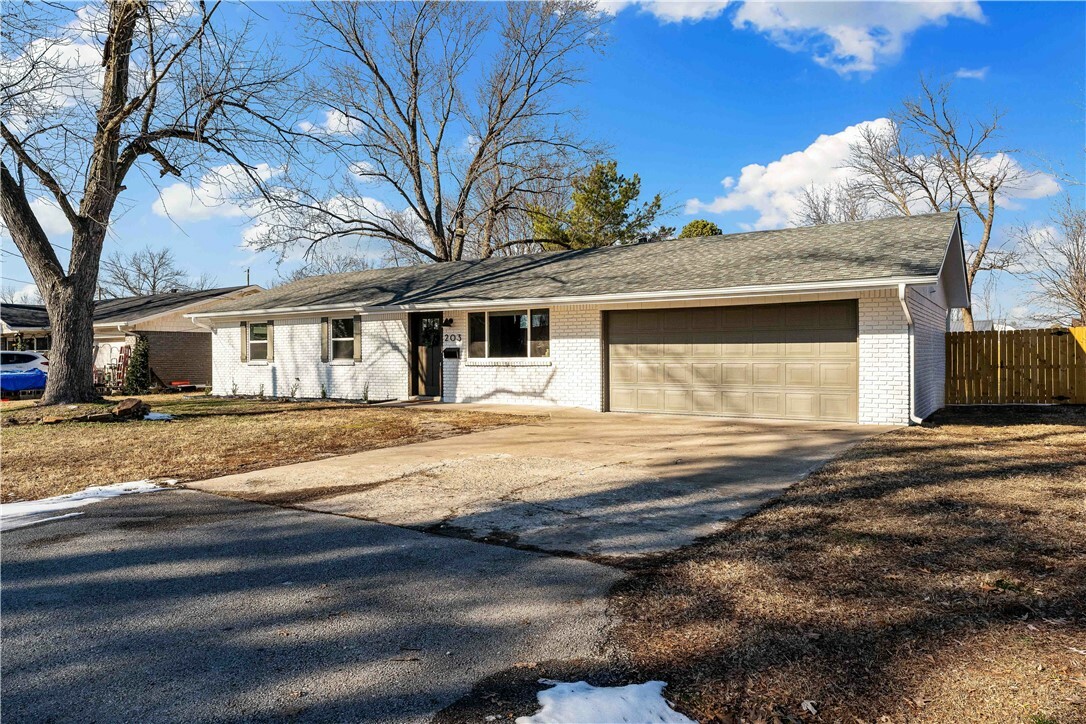 Property Photo:  203 SE 12th Street  AR 72712 