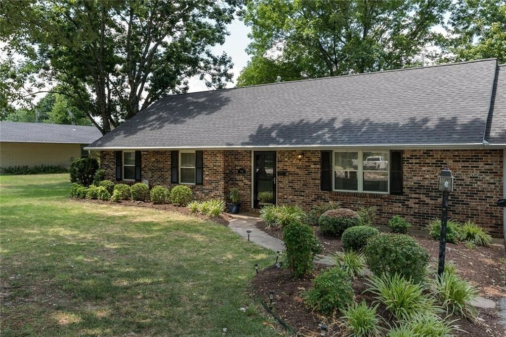 Property Photo:  914 S 16th Street  AR 72758 