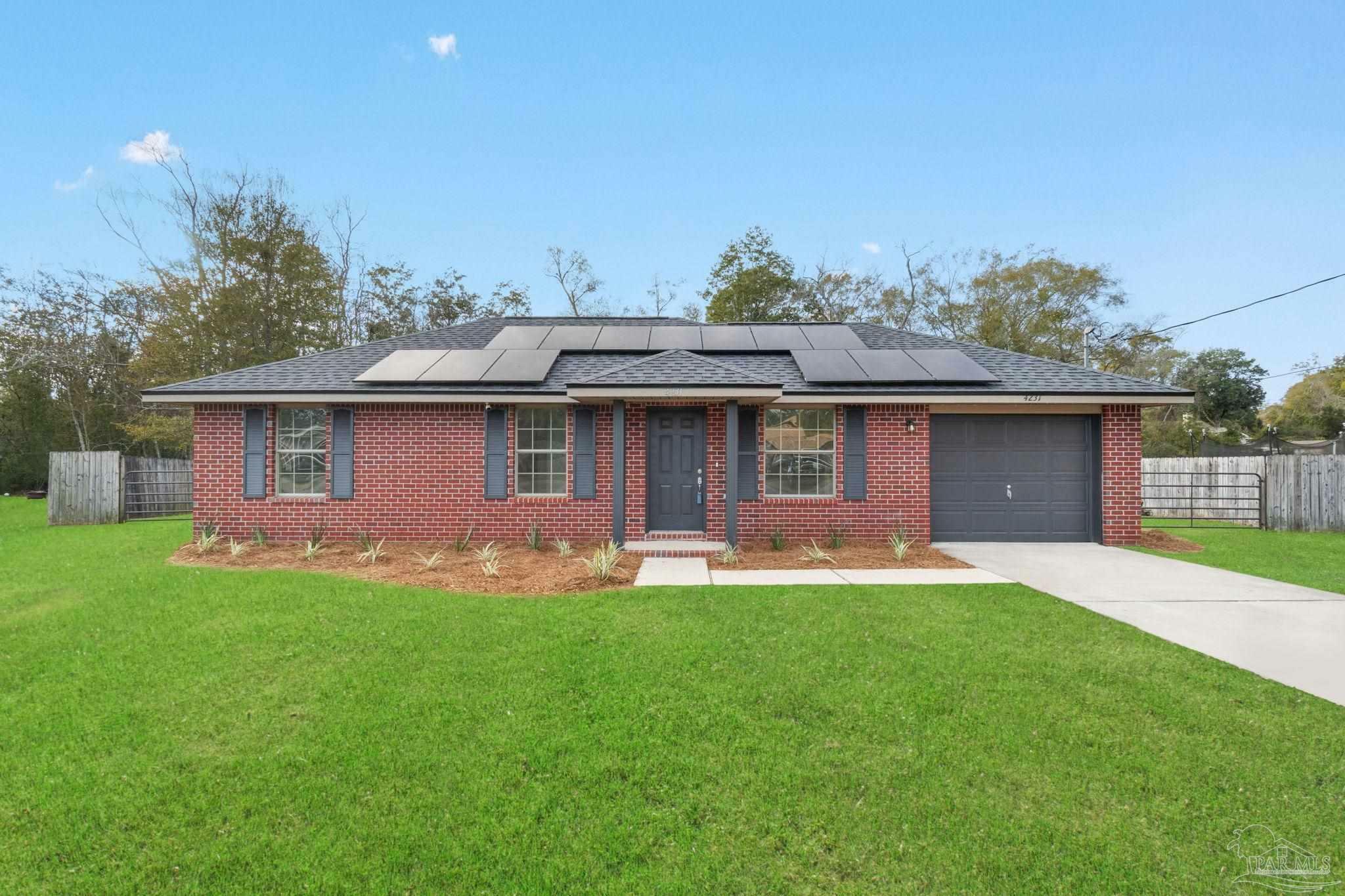 Property Photo:  4231 Albany St  FL 32571 