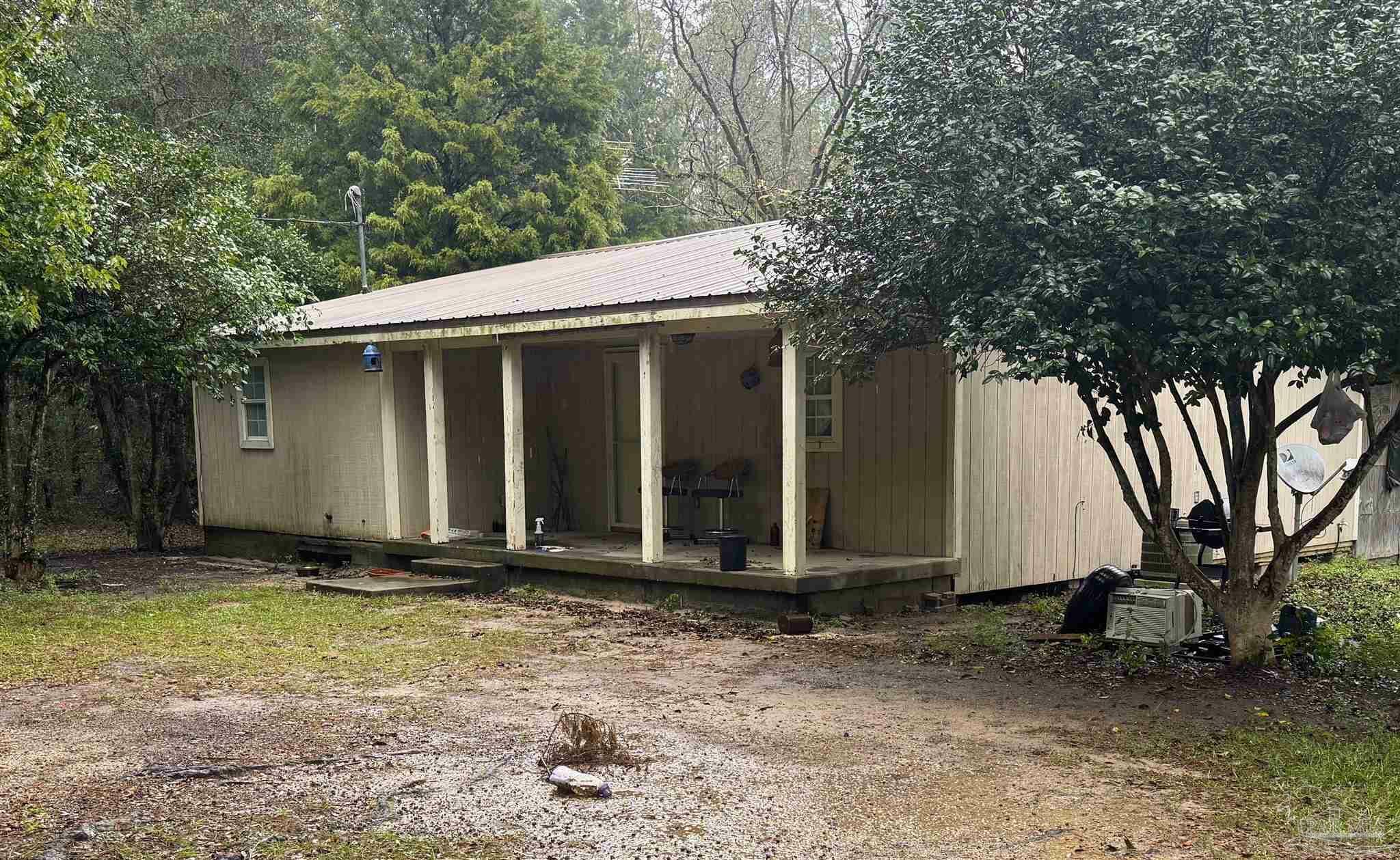 Property Photo:  9960 Paws Rd  FL 32570 