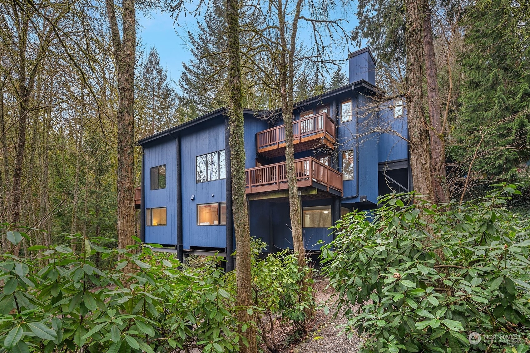 Property Photo:  4461 E Mercer Way  WA 98040 