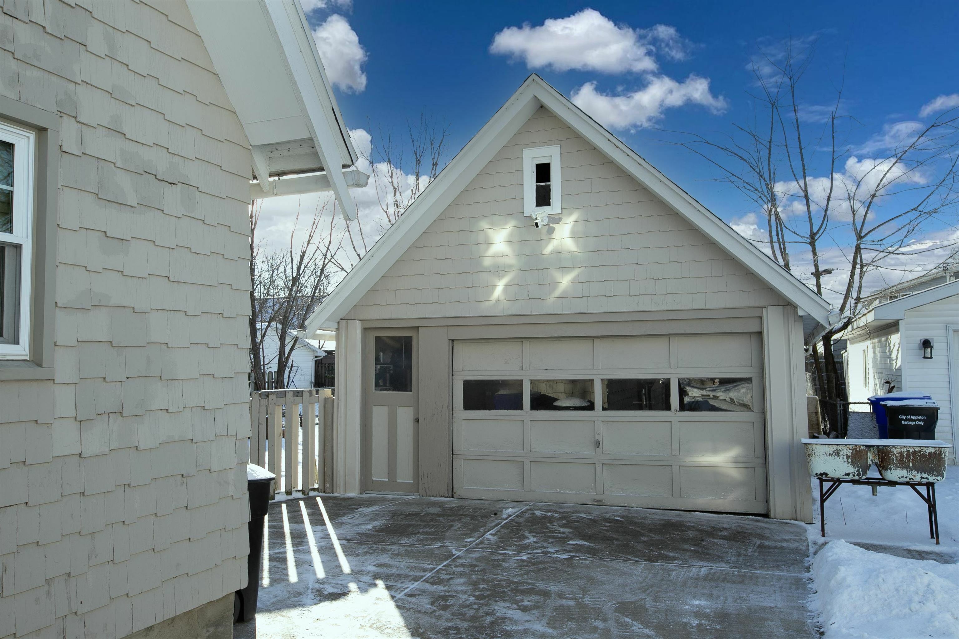 Property Photo:  1115 W Summer Street  WI 54914 