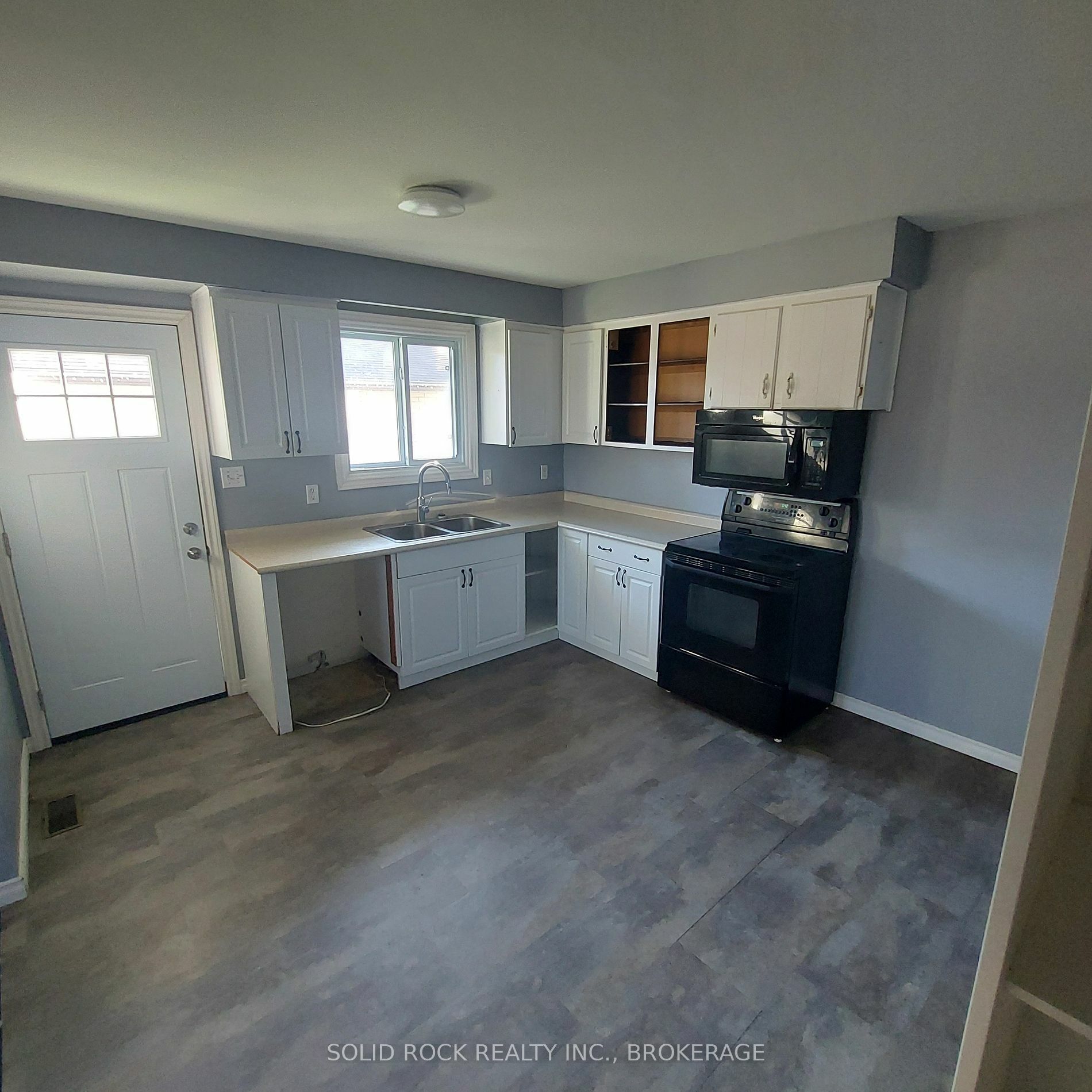 Property Photo:  224 Sidney St  ON K8V 2T3 