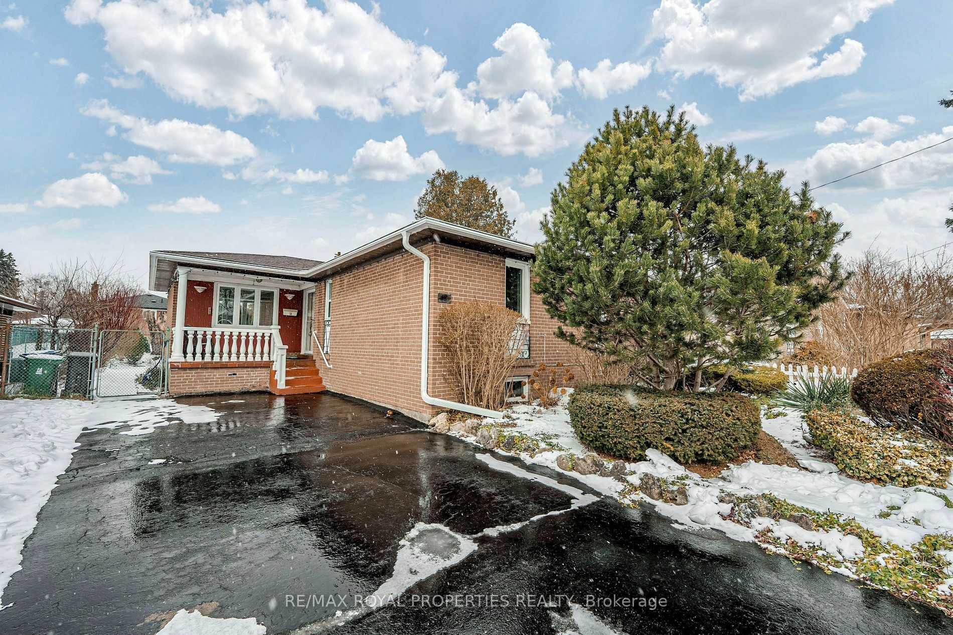 Property Photo:  18 Shoreview Dr  ON M1E 3R2 