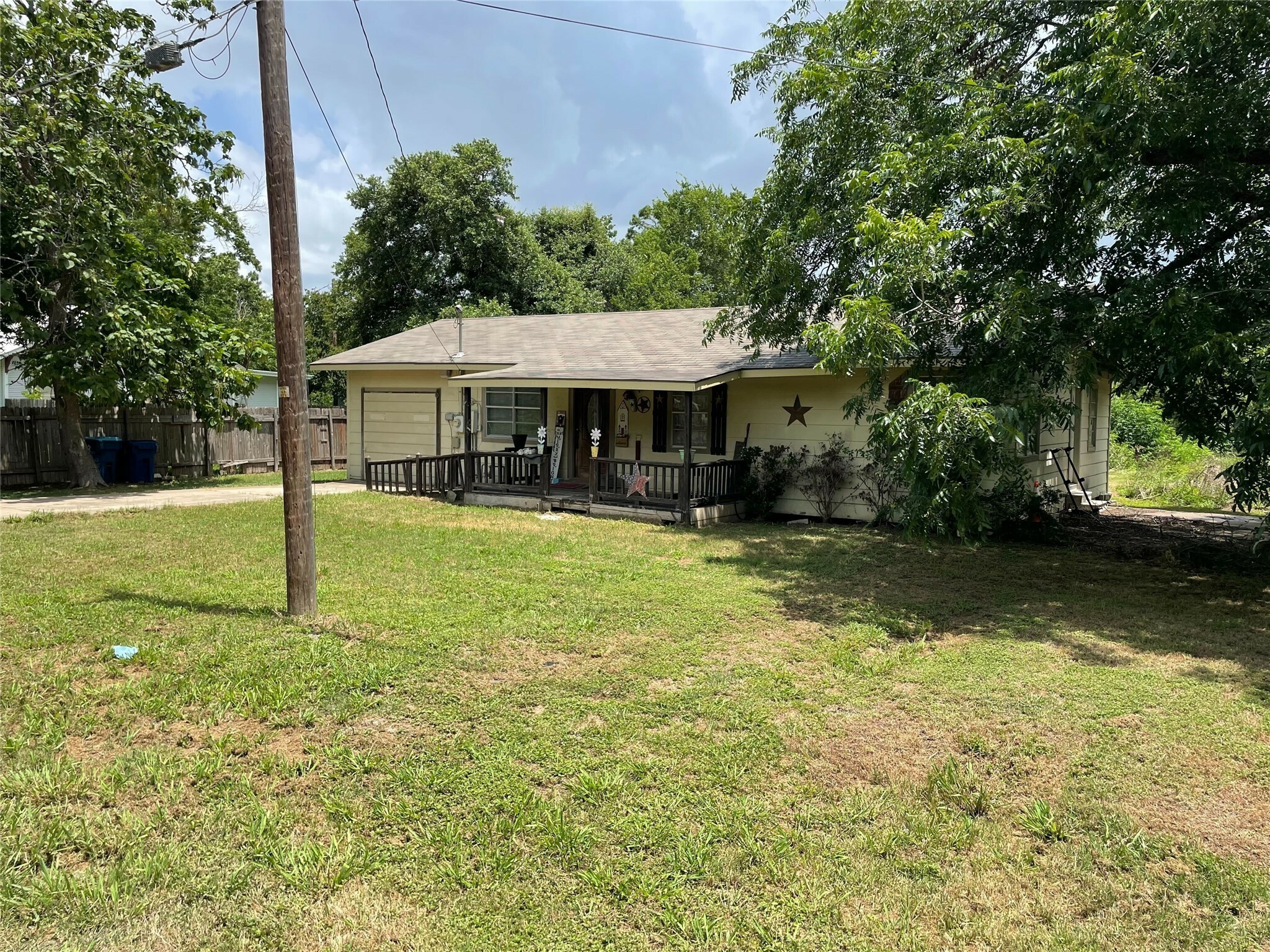 Property Photo:  525 N Avenue H  TX 78621 