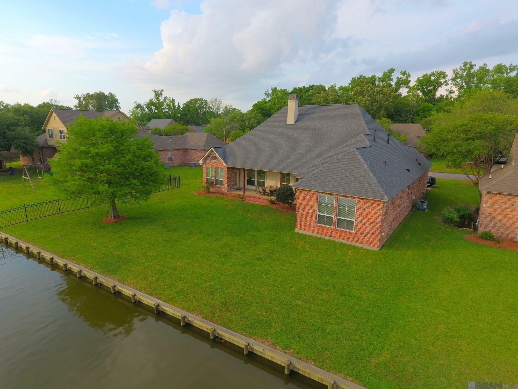 Property Photo: 3030 Laurel Plantation Ave LA 70820