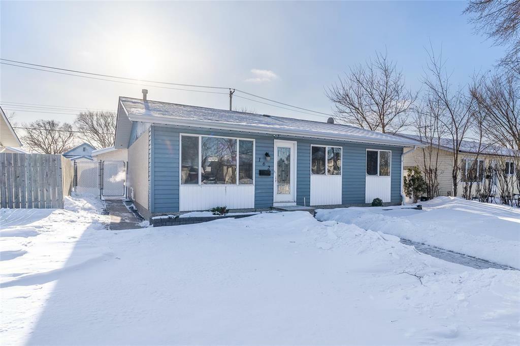 Property Photo:  162 Larche Avenue  MB R2C 1A4 