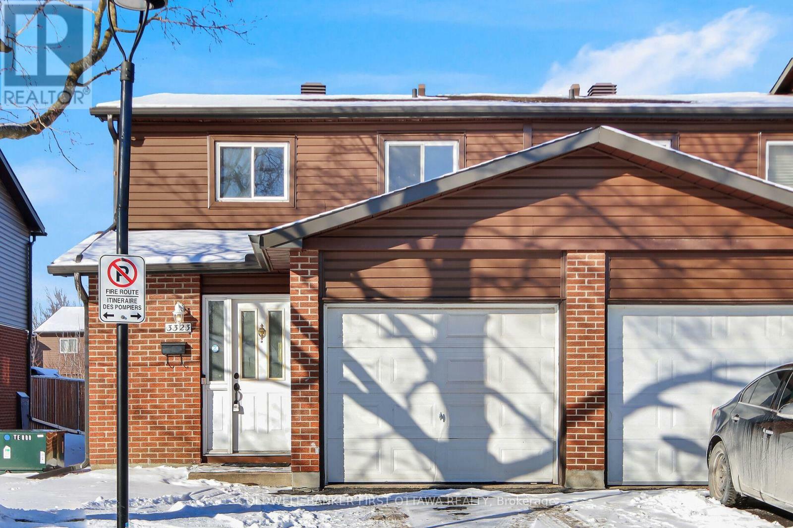 Property Photo:  3323 Hogarth Avenue  ON K1T 1S6 