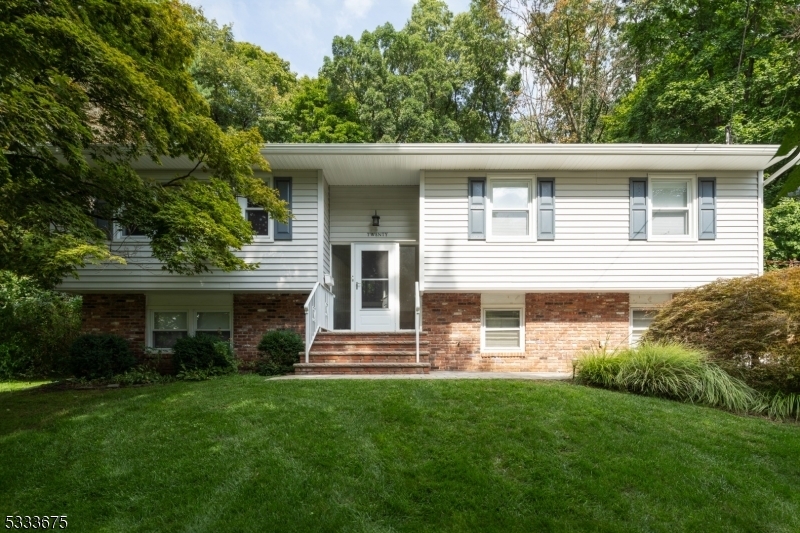 Property Photo:  20 Stonehedge Ln  NJ 07940 