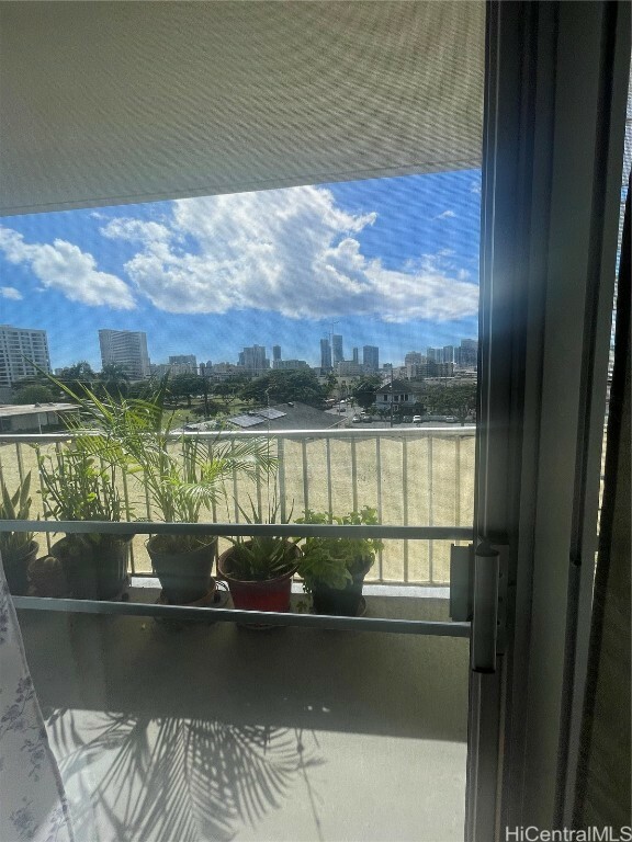 Property Photo:  1620 Keeaumoku Street 404  HI 96822 