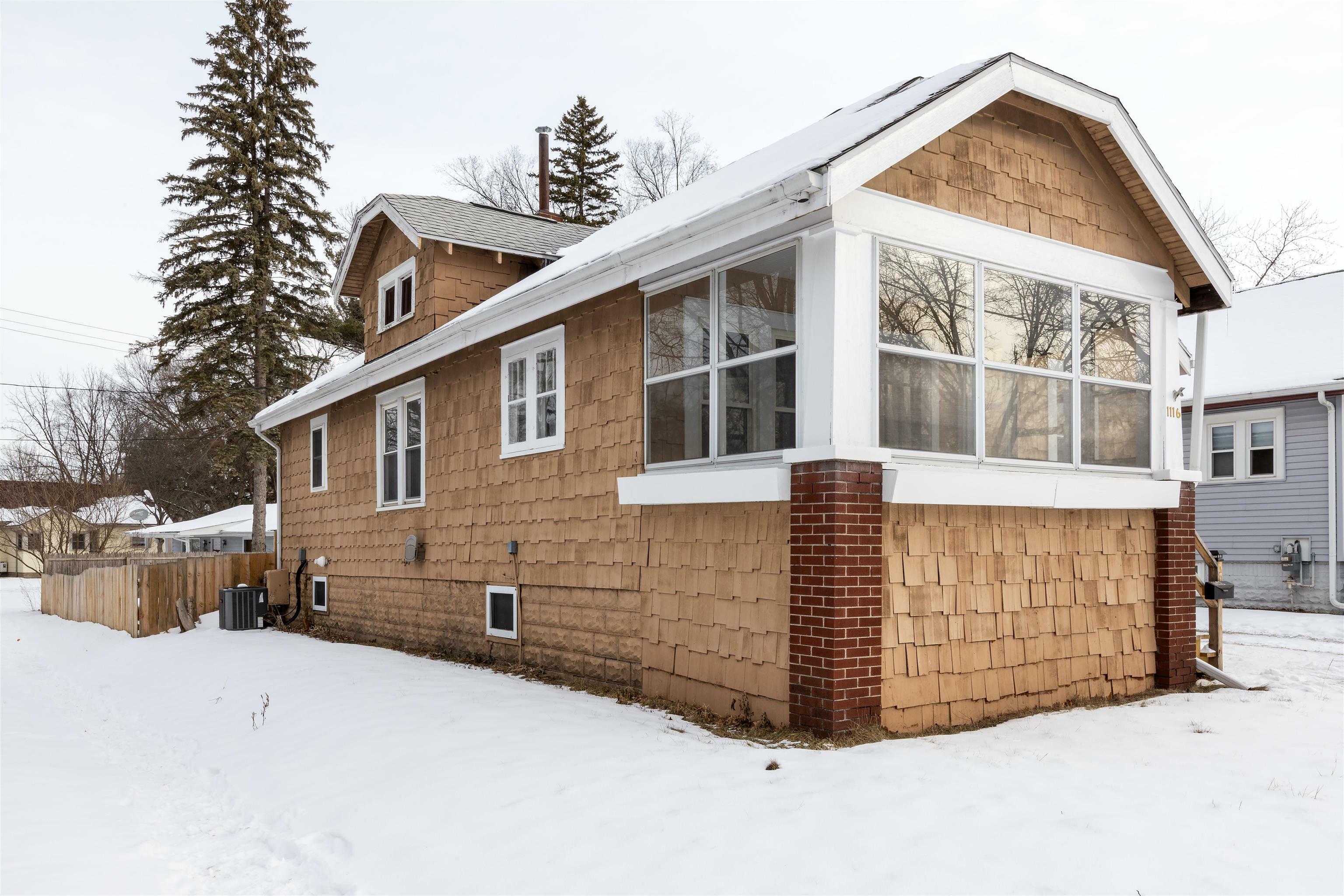 Property Photo:  1116 W Carpenter  MI 48640 