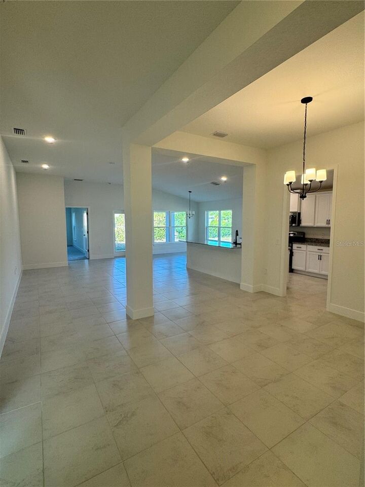Property Photo: 2504 Averland Loop FL 34287