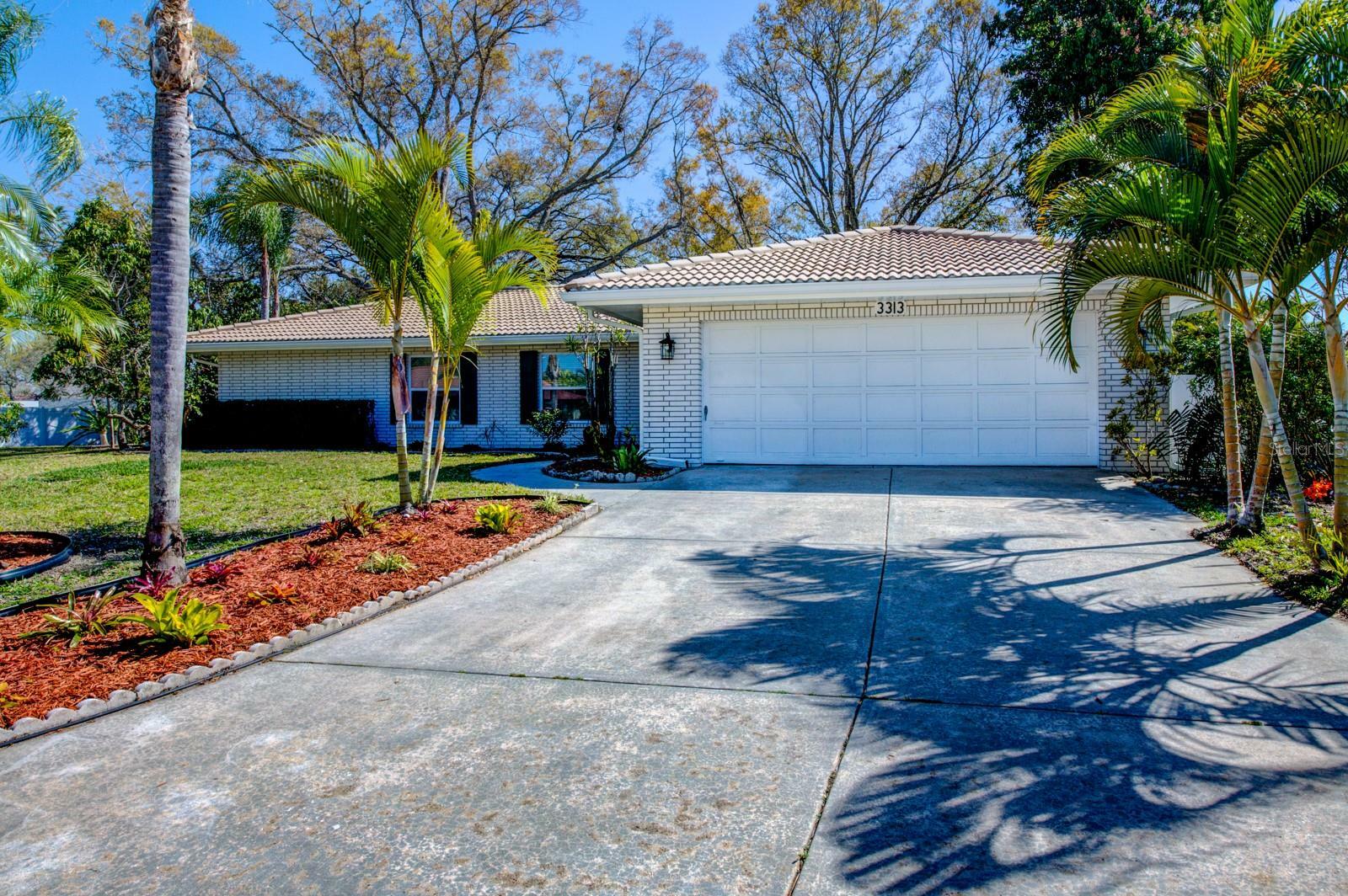 Property Photo:  3313 Pembrook Drive  FL 34239 