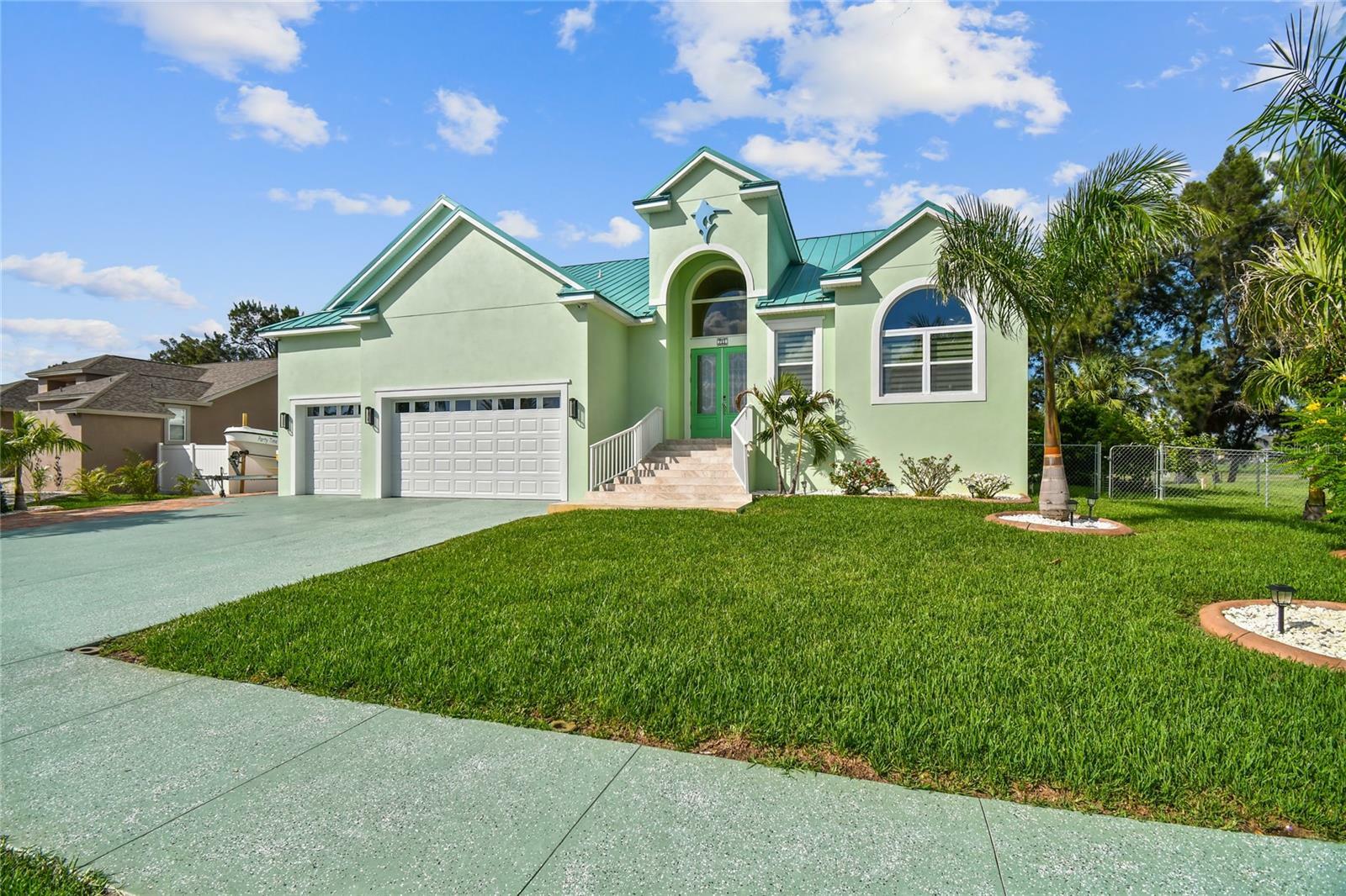 Property Photo:  711 Eagle Lane  FL 33572 