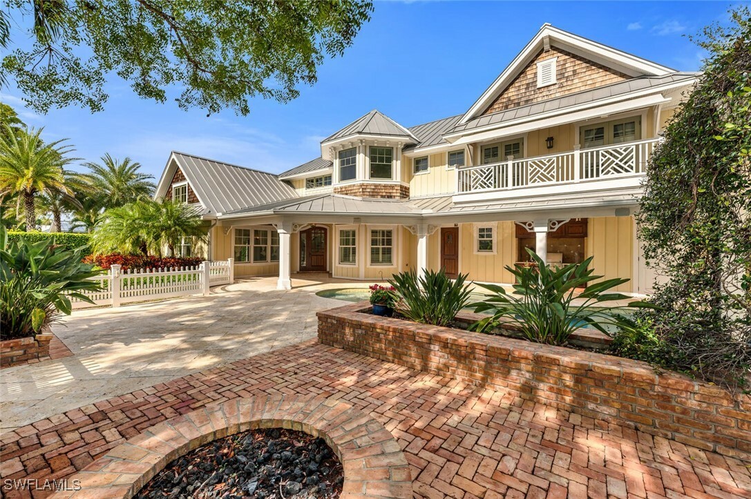 Property Photo:  495 2nd Avenue N  FL 34102 