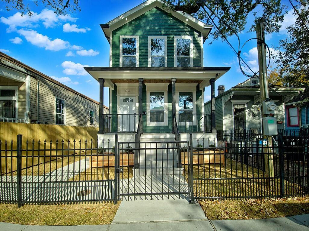 Property Photo:  2309 Louisiana Avenue  LA 70115 