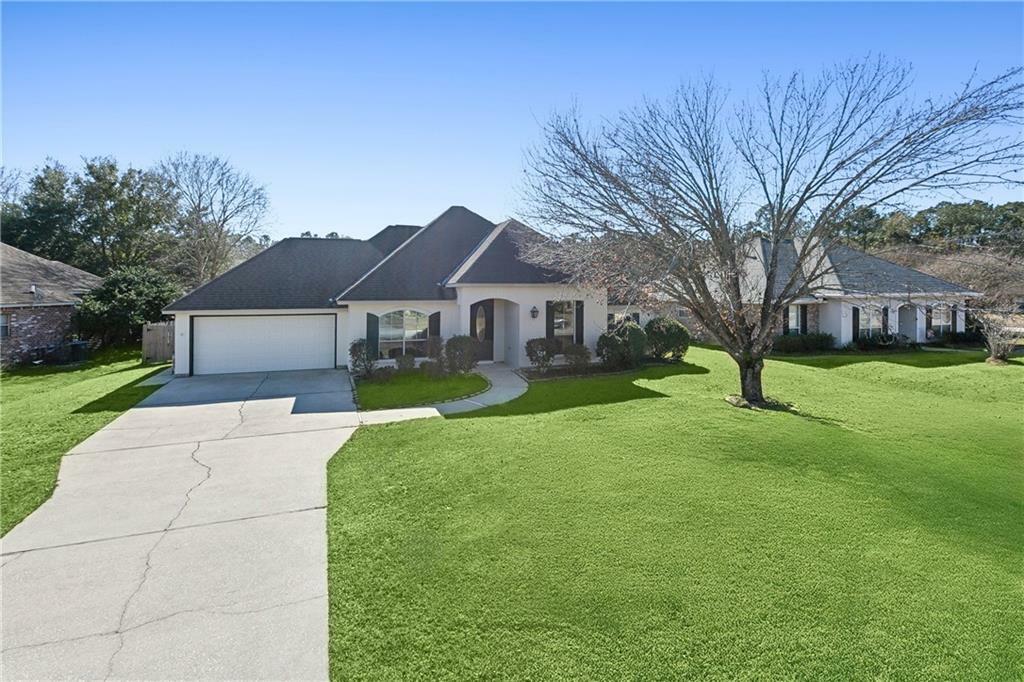 Property Photo:  402 Gainesway Drive  LA 70447 