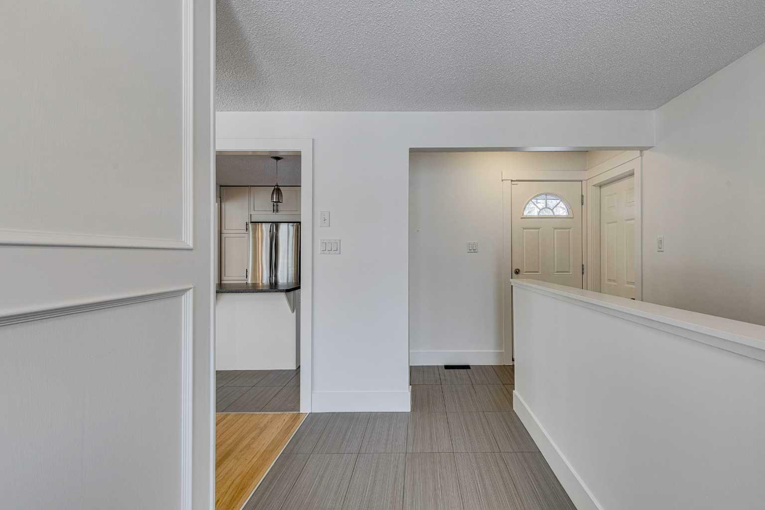 Property Photo:  776 Acadia Drive SE  AB T2J 0C5 