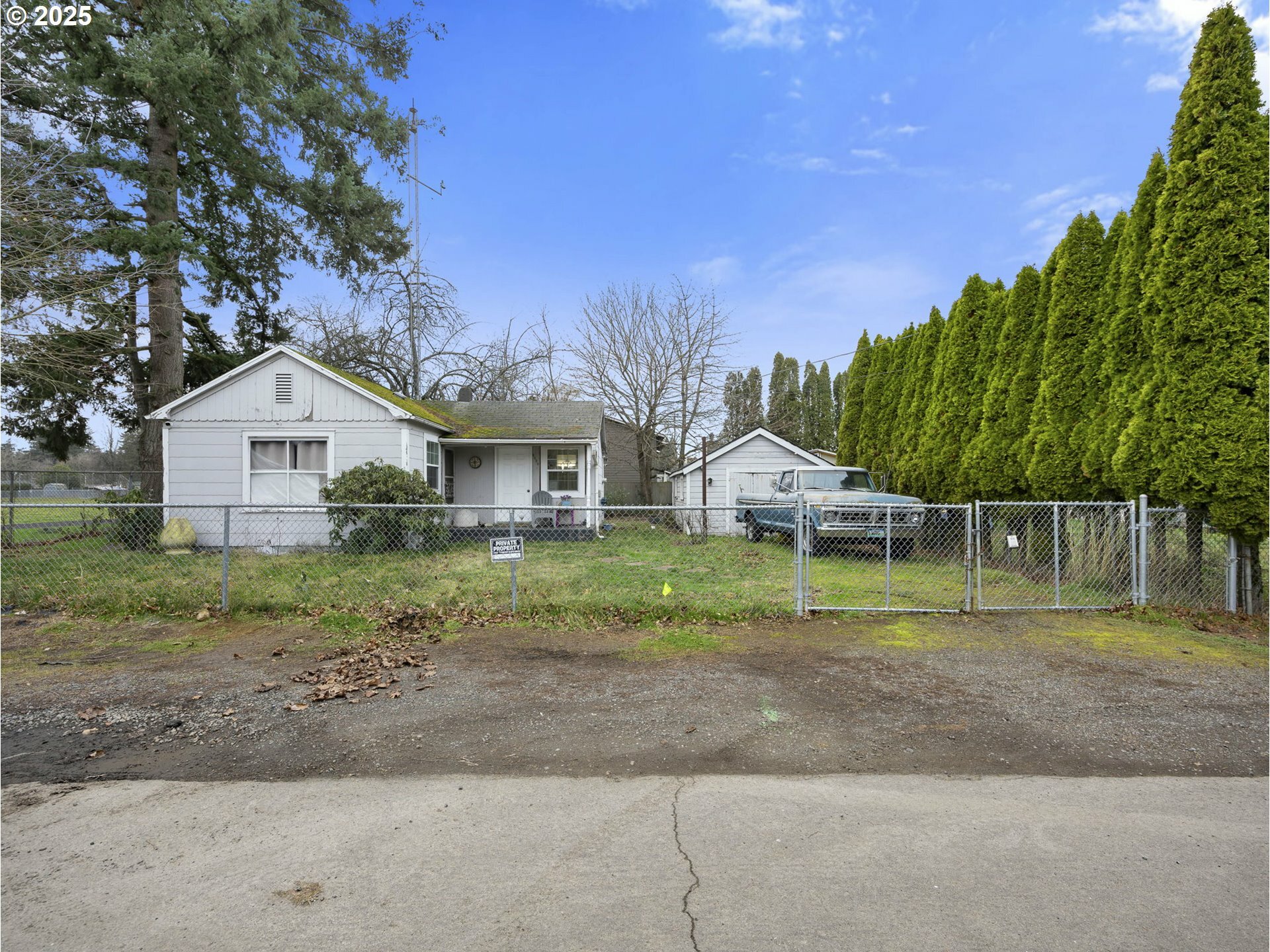 Property Photo:  2625 SE 179th Ave  OR 97236 