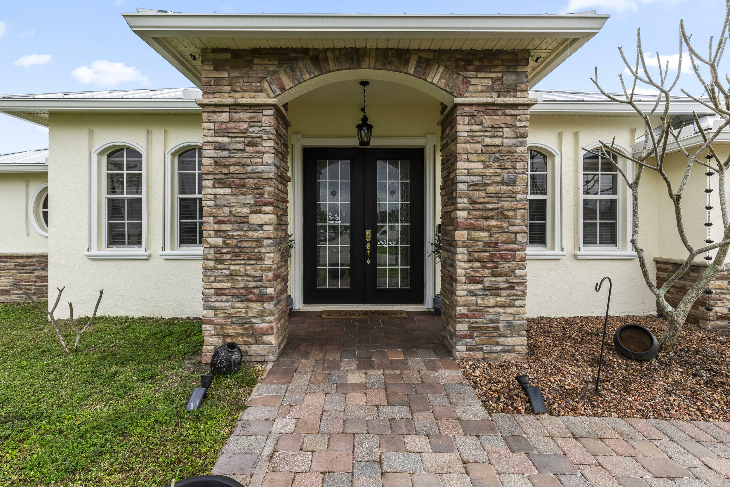 Property Photo:  304 SW Ridgecrest Drive  FL 34953 