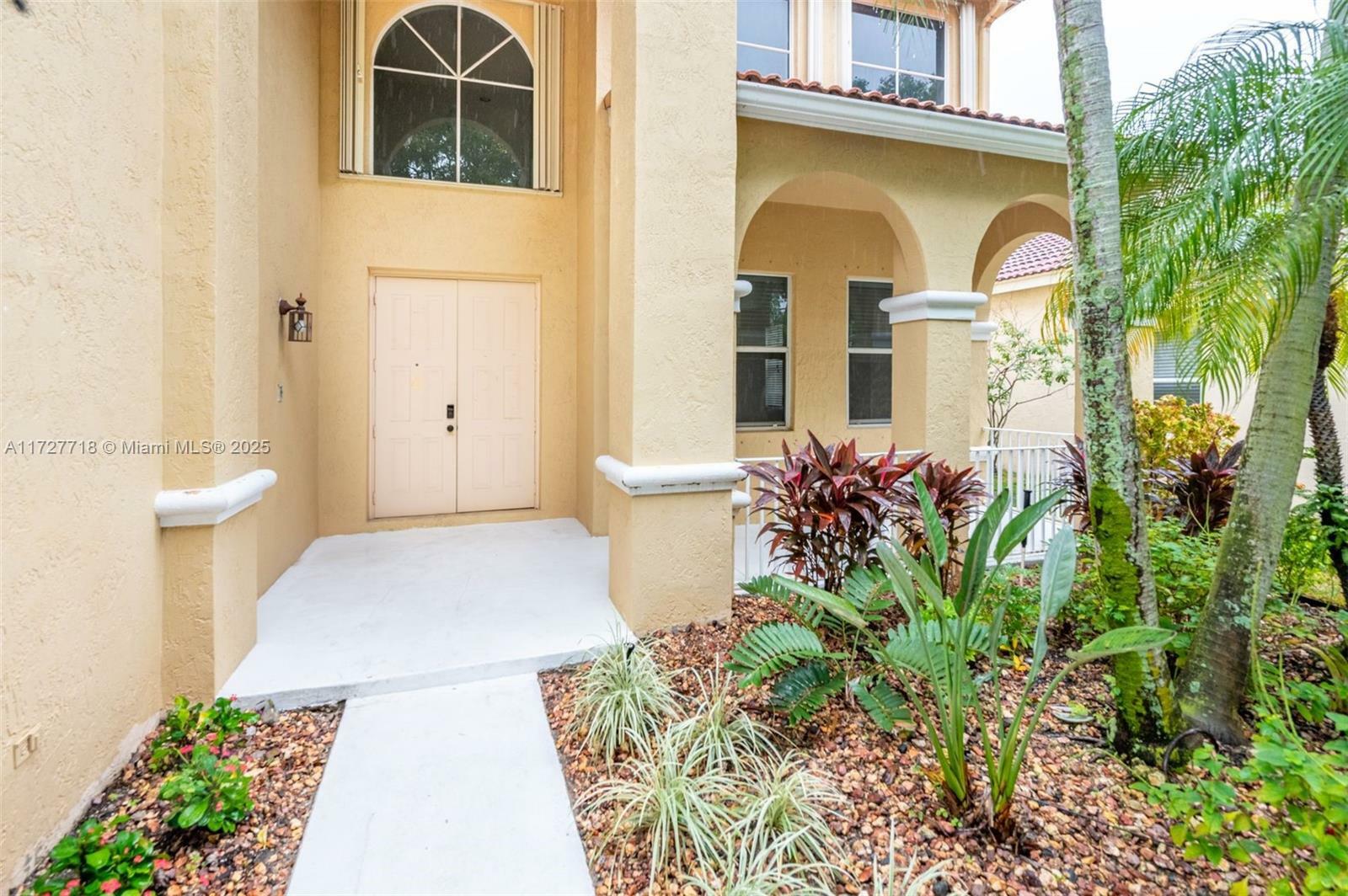 Property Photo:  4285 Fox Ridge Dr  FL 33331 