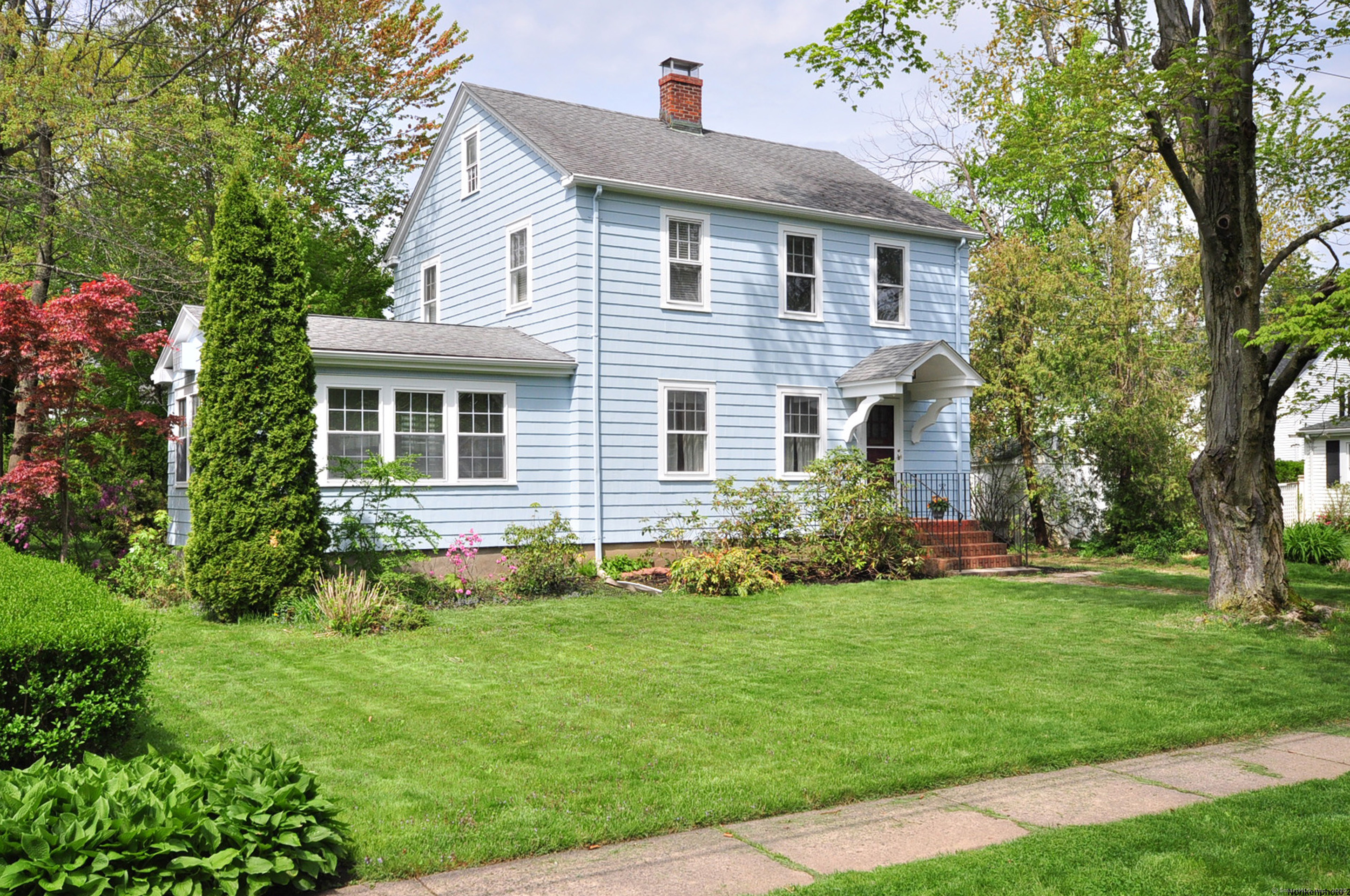 Property Photo:  141 Woodrow Street  CT 06107 