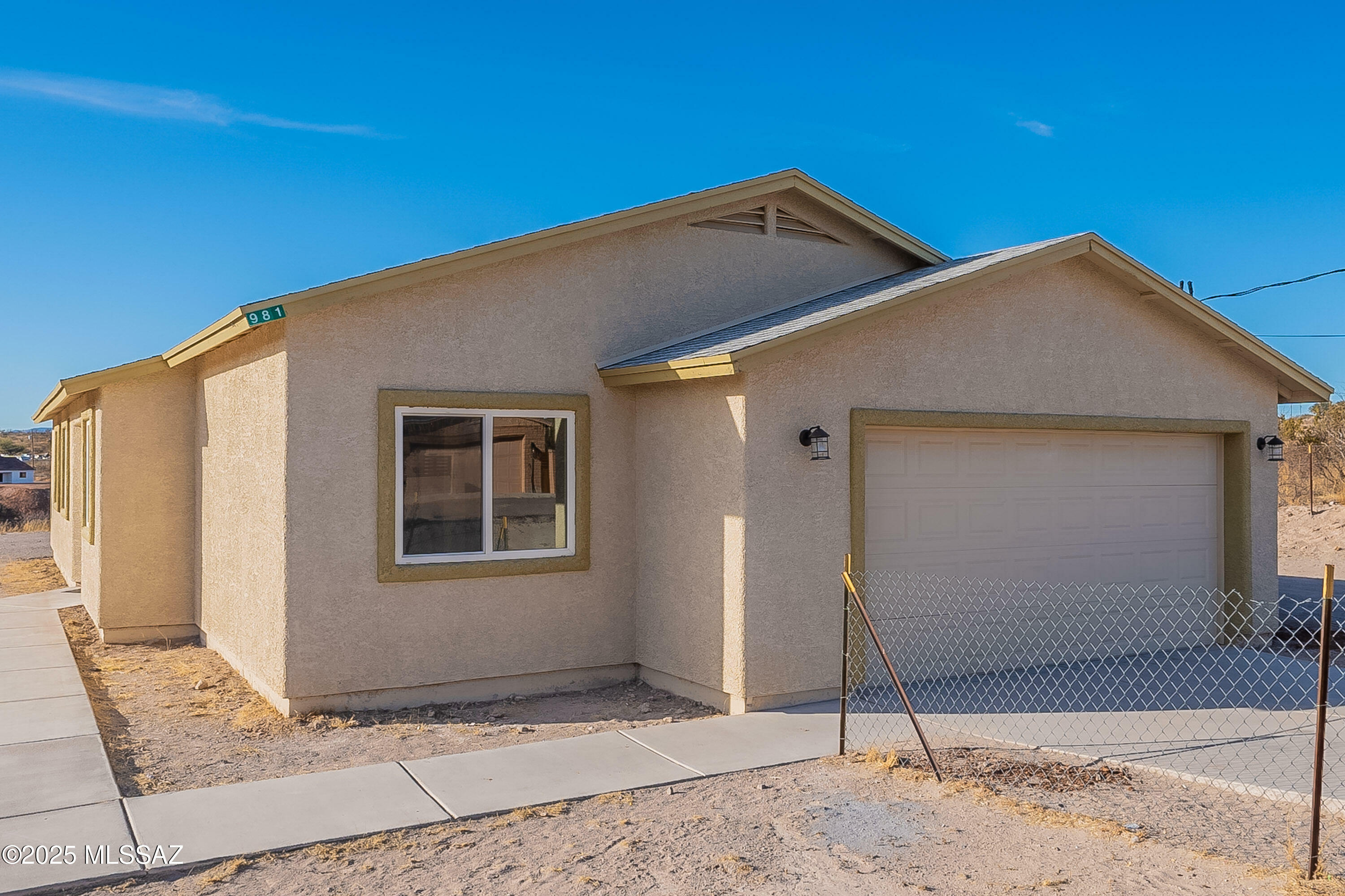 Property Photo:  981 Circulo Tumbleweed  AZ 85648 